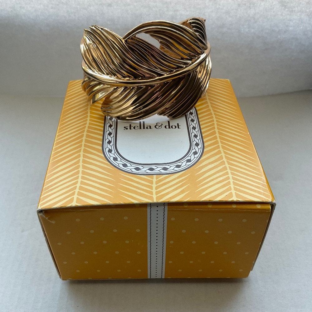 Stella & Dot Secret Garden cuff NWT